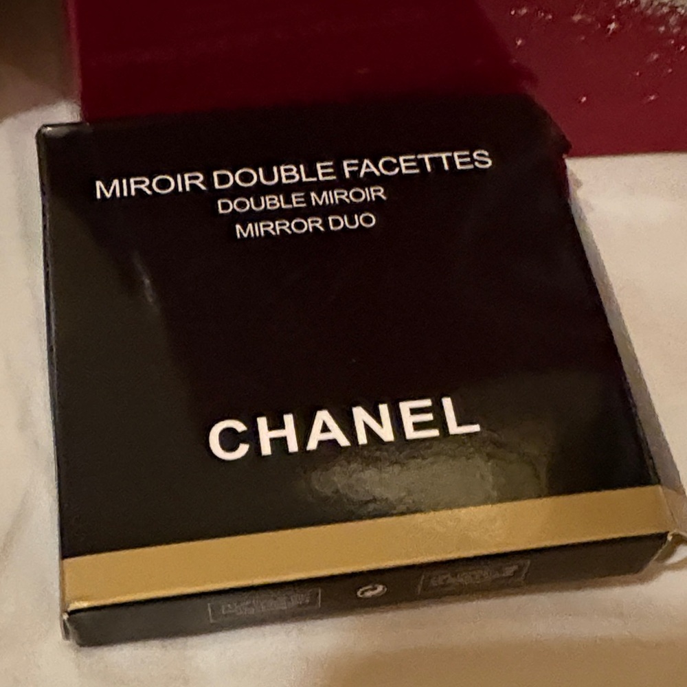 CHANEL Red Mirror Double Facettes with Black Pouch❤️ - Picture 6 of 12